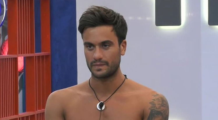 ‘Gf Vip 5’, una serie di aerei manda in tilt Pierpaolo Pretelli che sbotta: “Io accetto i consigli, ma…” article-post