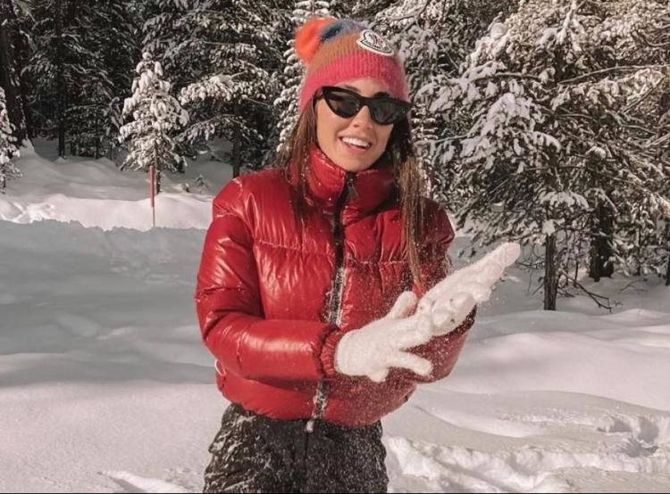 Giulia De Lellis fa il Capodanno in montagna col fidanzato Carlo Gussalli Beretta e scoppia una nuova polemica preview