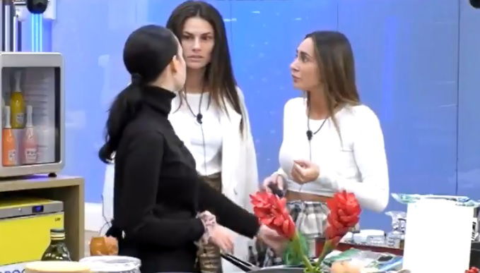 ‘Gf Vip 5’, delle uscite infelici di Dayane Mello rivolte a Rosalinda Cannavò dividono il web: ecco cosa è successo preview