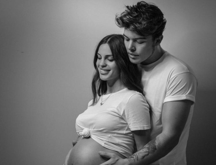 ‘Amici’, Stash Fiordispino annuncia la nascita di sua figlia: ecco come si chiama! preview