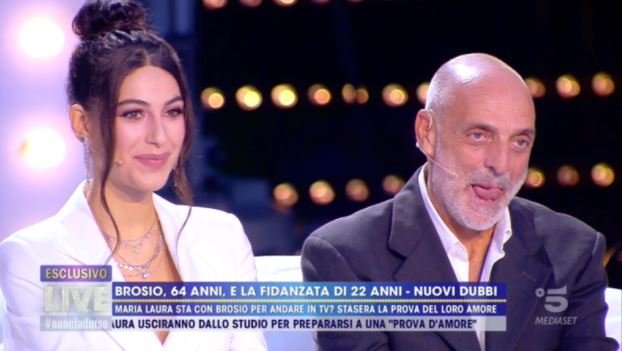 Live – Non è la D’Urso, un paparazzo mette in dubbio la sincerità di Marialaura De Vitis nei confronti di Paolo Brosio: la reazione della coppia