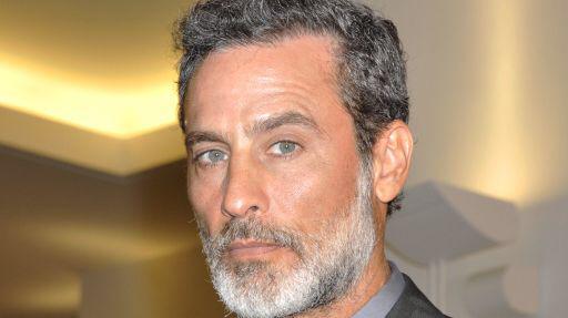 ‘Isola 12’, Raz Degan paparazzato con la nuova fidanzata: le foto preview