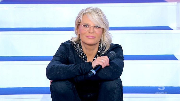 Uomini e Donne venerdì 21 aprile non andrà in onda: ecco cosa vedremo al suo posto preview