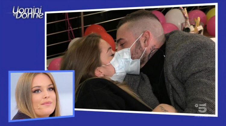 ‘Uomini e Donne’, lo scontro tra Riccardo Guarnieri e Roberta Di Padua o l’emozionante esterna di Sophie Codegoni e Matteo Ranieri? Ecco chi ha vinto la gara d’ascolti preview