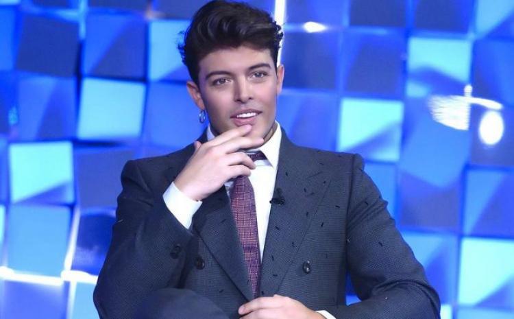 Stash Fiordispino e la compagna Giulia Belmonte ospiti a ‘Verissimo’ raccontano la scelta del nome della loro prima figlia, l’emozione del parto e rivelano se hanno intenzione di sposarsi article-post