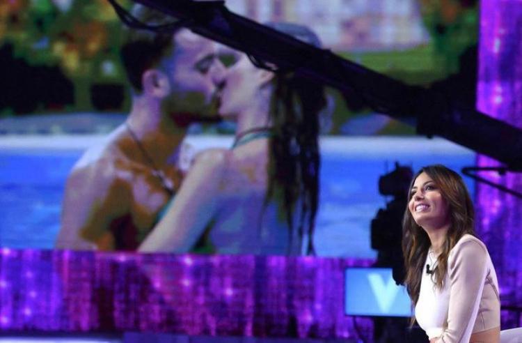 ‘Gf Vip 5’, Elisabetta Gregoraci a ‘Verissimo’ parla dettagliatamente del rapporto con Pierpaolo Pretelli e punge: “Vedo che adesso cercano di fargli il lavaggio del cervello…” preview