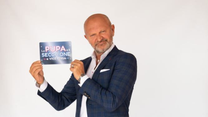 ‘La Pupa e il Secchione e Viceversa 2’ al via stasera su Italia 1, Andrea Pucci svela: “È nato un amore tra un secchione e una pupa!” preview