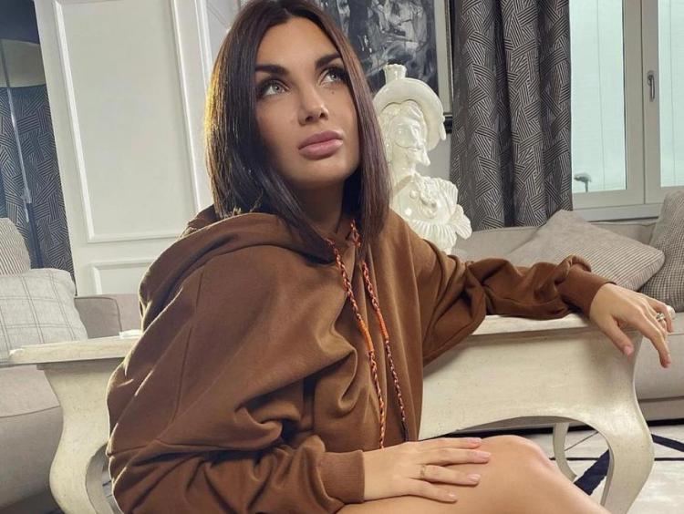 ‘Gf Vip 5’, Elettra Lamborghini attratta da Rosalinda Cannavò! preview