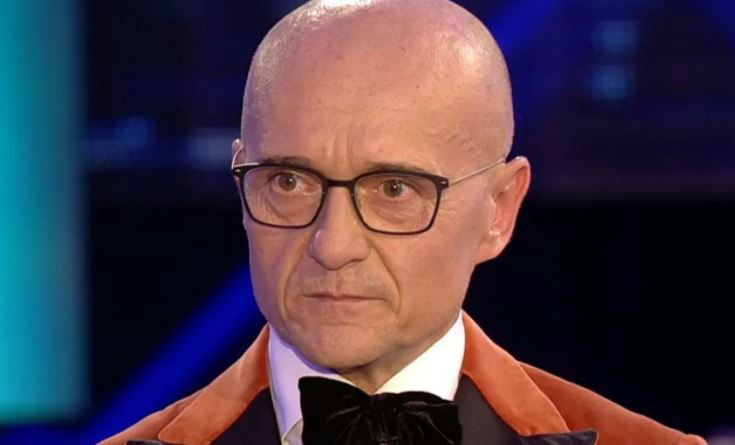 Gf Vip 6, Alfonso Signorini rompe il silenzio dopo la frase sull’aborto: “Difendo la libertà di pensiero” preview