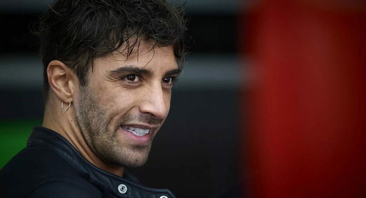 Andrea Iannone paparazzato con Natasha Tozzi: nuovo amore in vista? preview