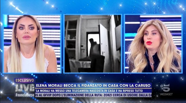 ‘Live – Non è la D’Urso’, era Paola Caruso la bionda ripresa dalle telecamere in casa di Elena Morali con Luigi Favoloso: tutta la verità (Video)
