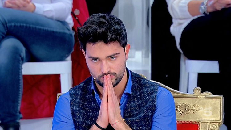 Uomini e Donne, Davide Donadei pubblica un’immagine dall’ospedale e spiega: “I risultati delle analisi erano tutti anomali” preview