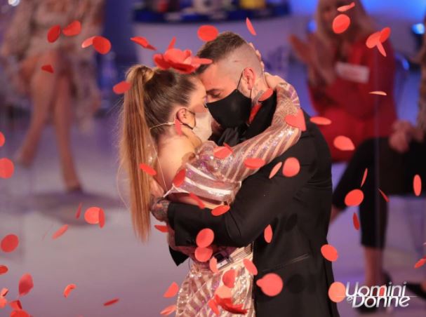 Uomini e Donne, Sophie Codegoni e Matteo Ranieri si raccontano dopo la scelta! (Video) preview