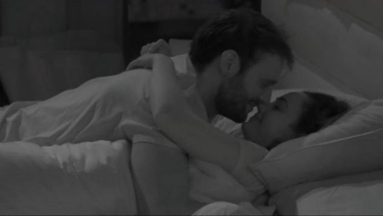 ‘Gf Vip 5’, nella notte scatta il bacio tra Rosalinda Cannavò e Andrea Zenga! (Video)