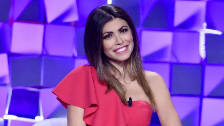 Verissimo, Flora Canto svela il sesso del bebè che aspetta da Enrico Brignano preview