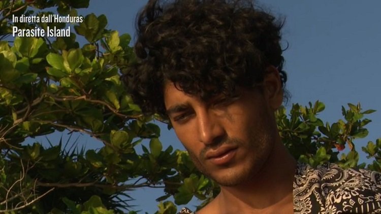 Isola 15, terza puntata: eliminato Akash Kumar che rifiuta di rimanere a Parasite Island e torna in Italia. I nominati sono…