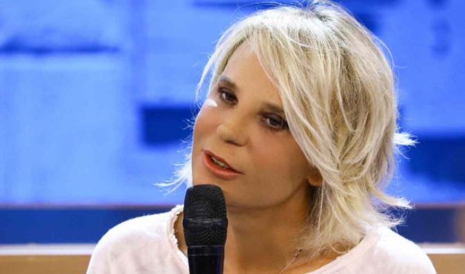 Maria De Filippi, a rischio il suo futuro in Mediaset? L’indiscrezione article-post