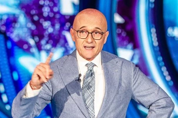 Gf Vip 5, Alfonso Signorini: “Tommaso Zorzi? Lo preferivo nella Casa”. E a proposito della prossima edizione… article-post