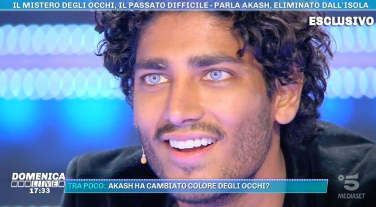 Domenica Live, Akash Kumar attacca Giacomo Urtis e Alex Belli, poi svela la verità sulla foto che lo ritrae con gli occhi scuri preview