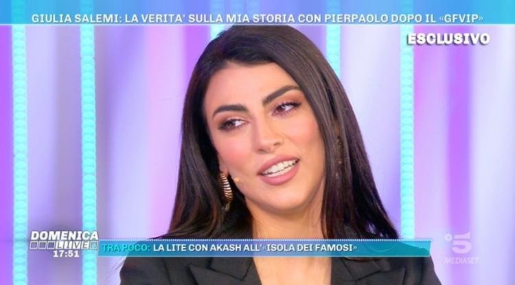 Domenica Live, Giulia Salemi svela com’è andato l’incontro coi genitori e col figlio di Pierpaolo Pretelli
