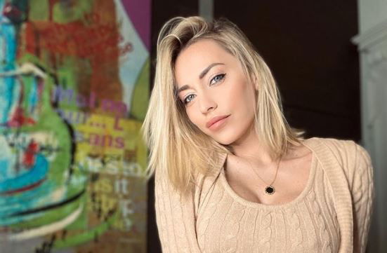 Karina Cascella pesantemente attaccata sui social: la pronta risposta dell’opinionista preview