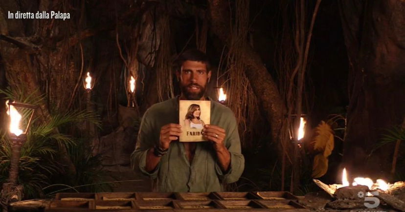 Isola 15, tutti contro Fariba Tehrani: Giulia Salemi e Pierpaolo Pretelli intervengono in sua difesa preview