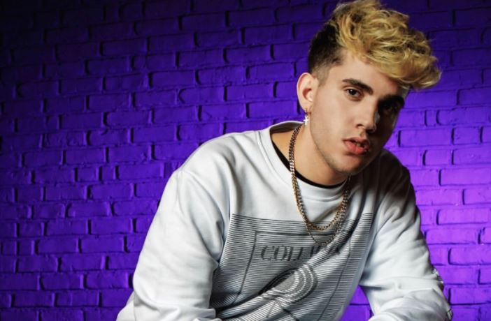 Amici 20, Aka7even rivela qual era il suo preferito tra i giudici del serale e con quali artisti gli piacerebbe duettare preview