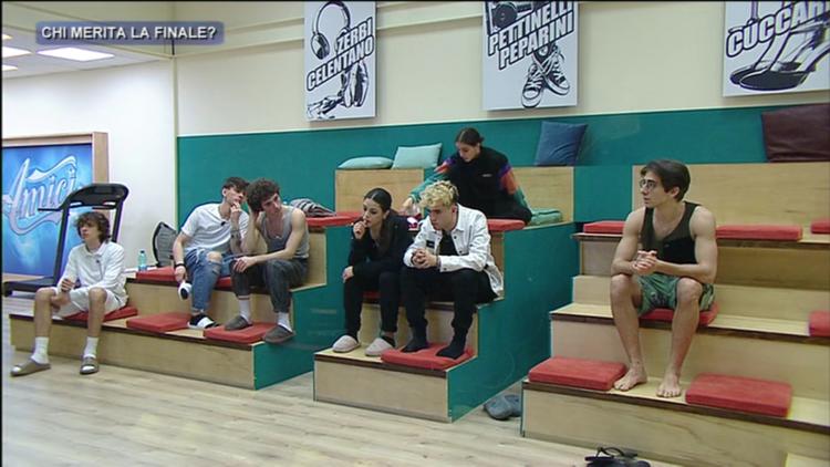 Amici 20, il commento del parente di uno degli allievi scatena un nuovo gossip tra i semifinalisti! preview