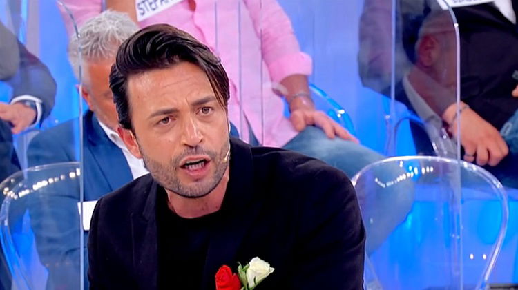 Uomini e Donne, un ex cavaliere rivela: “Armando Incarnato mi ha tirato la sedia dietro” preview