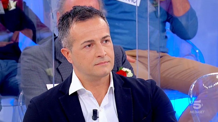 Uomini e Donne, Riccardo Guarnieri avvistato insieme ad una ragazza mora: la segnalazione article-post