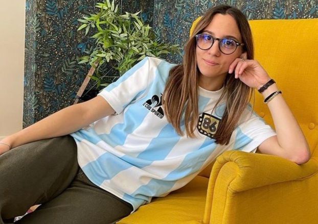 Partita del Cuore, Aurora Leone dei The Jackal cacciata dalla cena: “Sei donna, non puoi stare seduta qui” preview