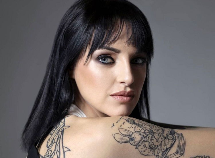 Uomini e Donne, ritocchino estetico per l’ex tronista Jessica Antonini: la foto del prima e del dopo preview