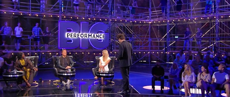 Star in the star, in autunno su Canale 5 arriva un nuovo programma che “imita” due amati format della Rai: ecco di che si tratta preview