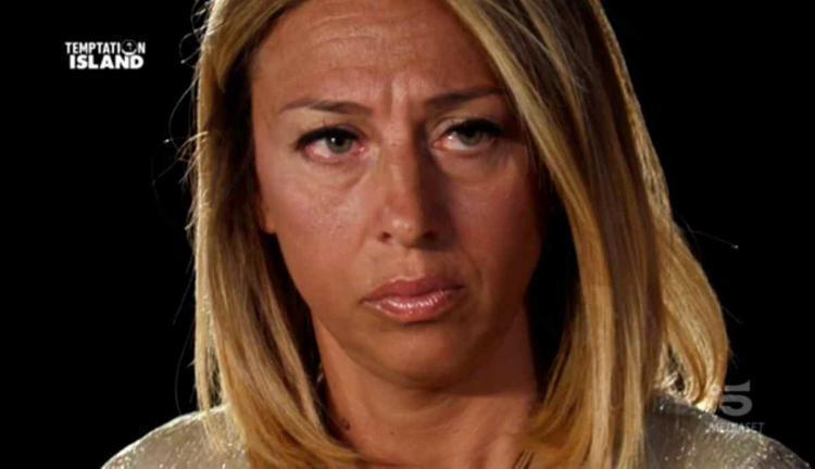 Temptation Island, Annamaria Laino rifà il seno e mostra il risultato sui social preview