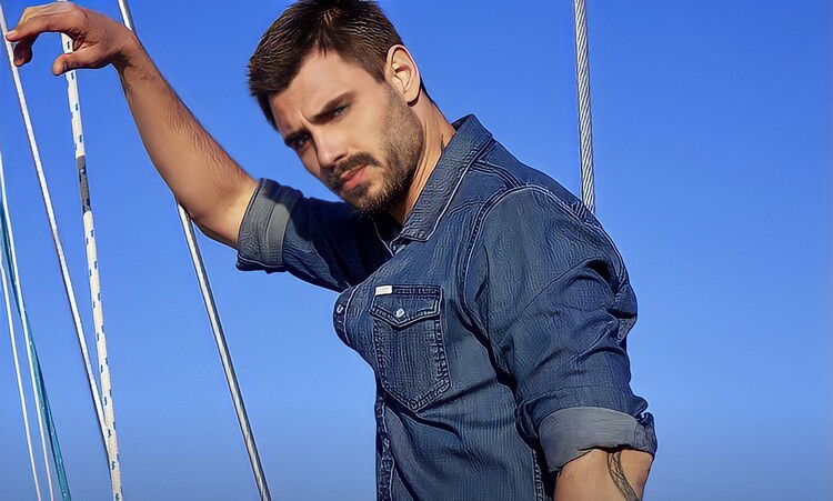 Gf Vip, Francesco Monte sbarca in Polonia: ecco il video della sua esibizione sulle note di Nel blu dipinto di blu! preview