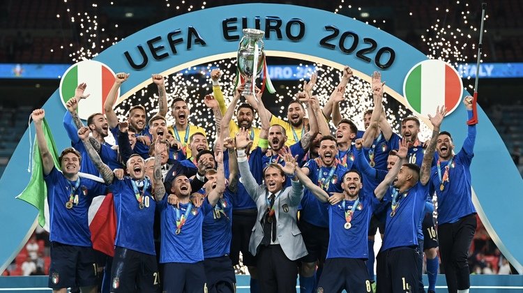 Euro 2020, un calciatore della nazionale italiana oggi sposa la sua compagna (che è un ex volto del Grande Fratello)