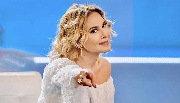 Barbara D’Urso ridimensionata perché trash? Lei non rinnega nulla: “Ho fatto ciò che piaceva alla gente”. Poi parla di una persona speciale… preview