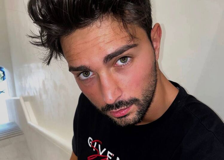 Uomini e Donne, Davide Donadei rompe il silenzio: “Ho perso molti kg e faccio fatica a guardarmi allo specchio” preview