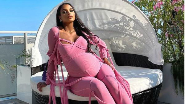 L’Isola dei Famosi, l’ex naufraga (ex di Mario Balotelli) Fanny Neguesha è diventata mamma per la seconda volta (Foto) article-post