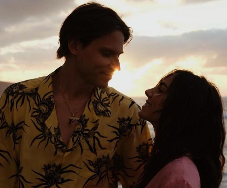 Giulia De Lellis parla della convivenza con Carlo Beretta: “Non riesce a staccarsi da me!” preview