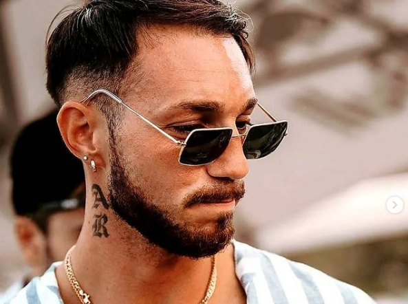 Alessandro Autera fa un tatuaggio che rappresenta il suo percorso a Temptation Island (Foto) article-post
