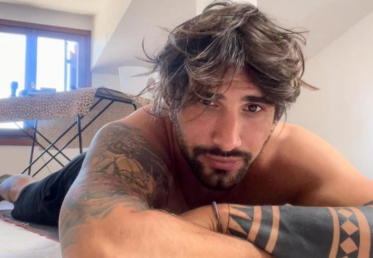 Uomini e Donne, l’ex tronista Carlo Pietropoli annuncia di essere positivo al Covid 19: “Non pensavo fosse così terribile” preview