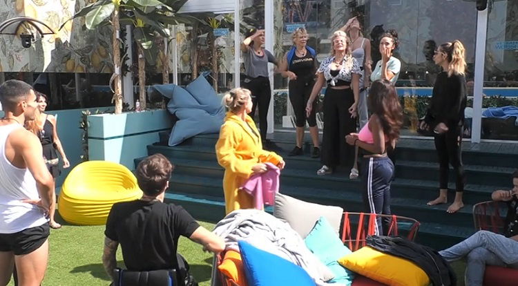 Gf Vip 6, il primo aereo ha volato sulla Casa di Cinecittà: ecco per chi era e cosa c’era scritto article-post