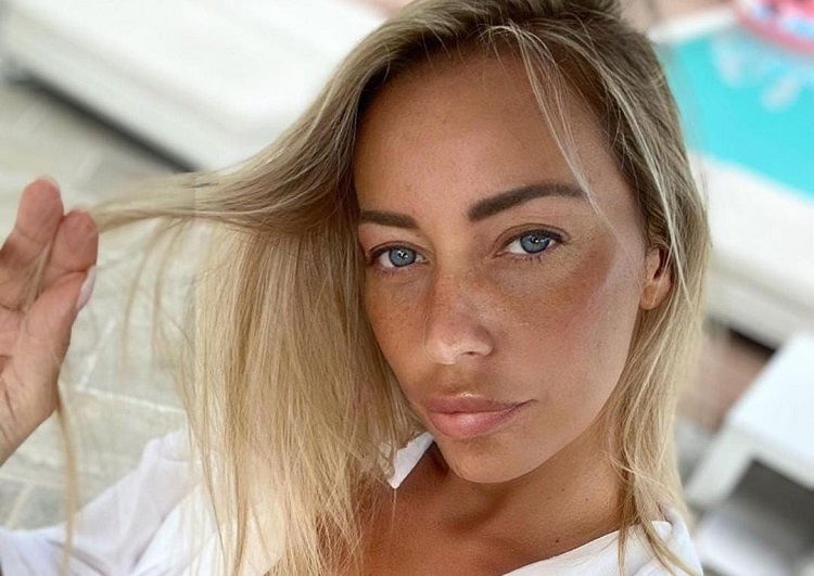 Uomini e Donne, Karina Cascella contro gli influencer al Festival di Venezia: “Generazione di nullafacenti!” preview
