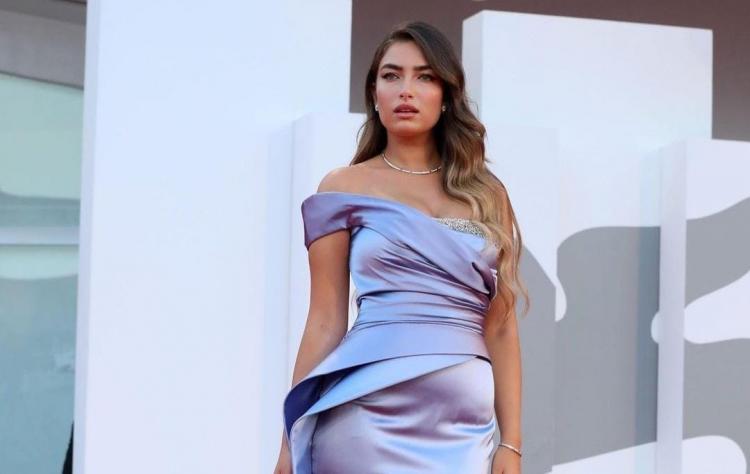 Nilufar Addati criticata per la forma fisica e l’abito indossato a Venezia 78: lo sfogo dell’ex tronista preview