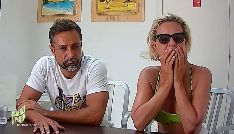 Antonella Elia vittima di Scherzi a Parte svela alcuni dettagli sulla sua storia con Pietro Delle Piane: “Lui ha un sacco di filmini miei nuda” preview