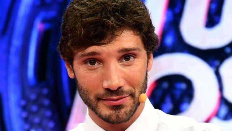 Stefano De Martino, nuovo amore per il conduttore? L’indiscrezione di Chi preview