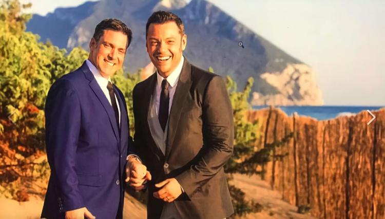 Tiziano Ferro dedica un romantico tatuaggio al marito Victor Allen! (Foto) preview