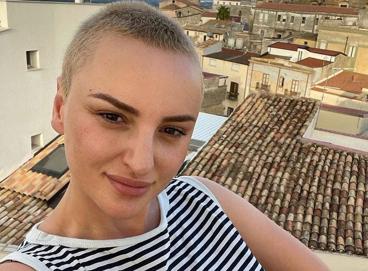 Arisa racconta la sua verità sull’addio ad Amici di Maria De Filippi preview