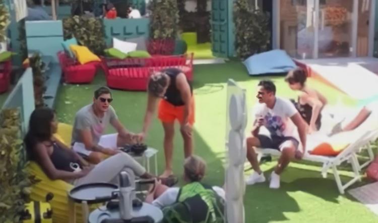 Gf Vip 6, Endemol Shine interviene dopo il discusso episodio dell’audio aperto in regia diventato subito virale article-post